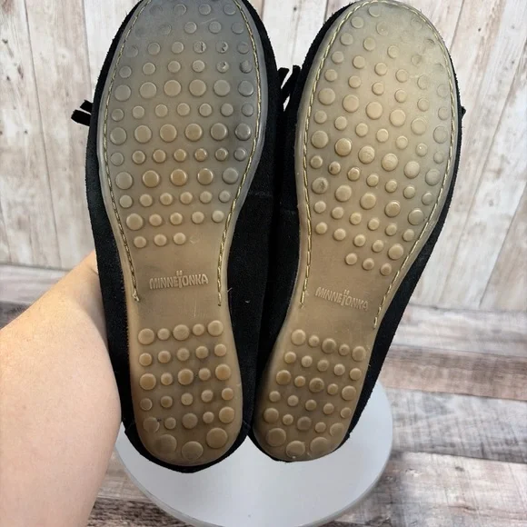 Minnetonka Women’s Black Suede Kilty Moccasin Size 7.5 - Picture 9 of 11